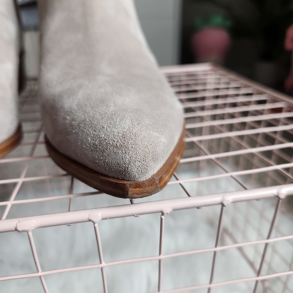 SZ 9.5 Marc Fisher Light Grey Ankle Booties - Picture 8 of 14